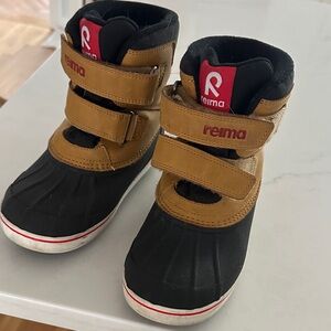 Little kids Reima winter boots